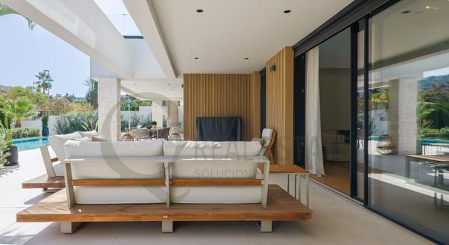 4 slaapkamer Villa te koop in Vistahermosa, Alicante stad met zwembad - € 2.640.000 (Ref: 9619269)