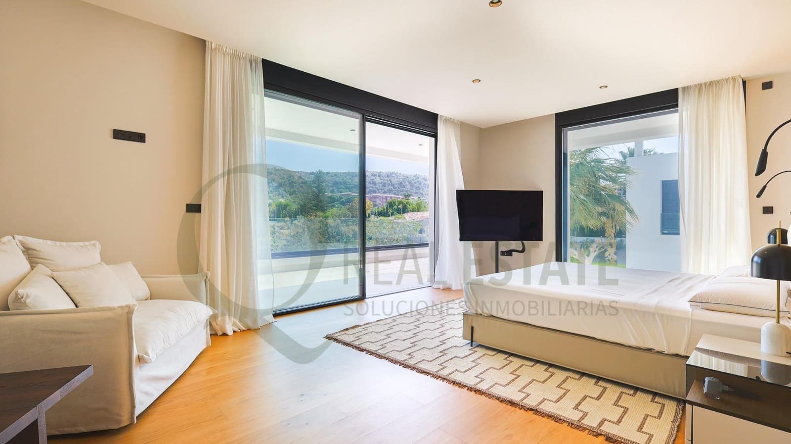 4 slaapkamer Villa te koop in Alicante stad met zwembad - € 2.640.000 (Ref: 9619269)