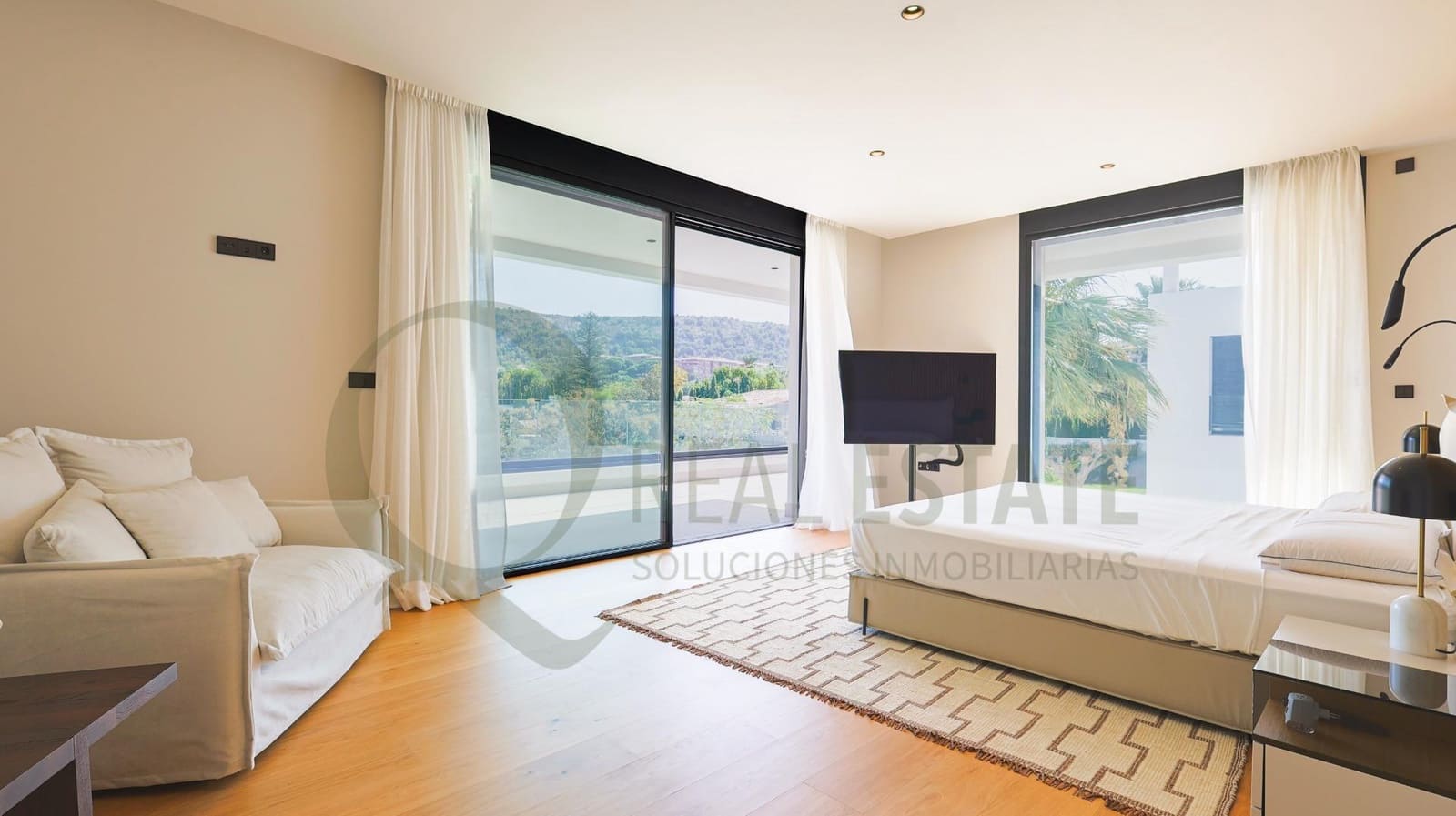 4 slaapkamer Villa te koop in Alicante stad met zwembad - € 2.640.000 (Ref: 9619269)