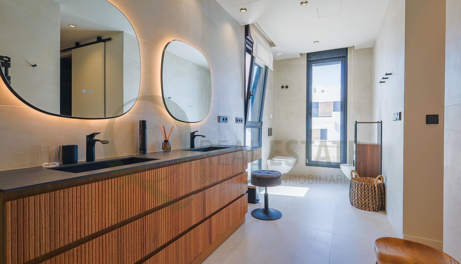 4 slaapkamer Villa te koop in Alicante stad met zwembad - € 2.640.000 (Ref: 9619269)