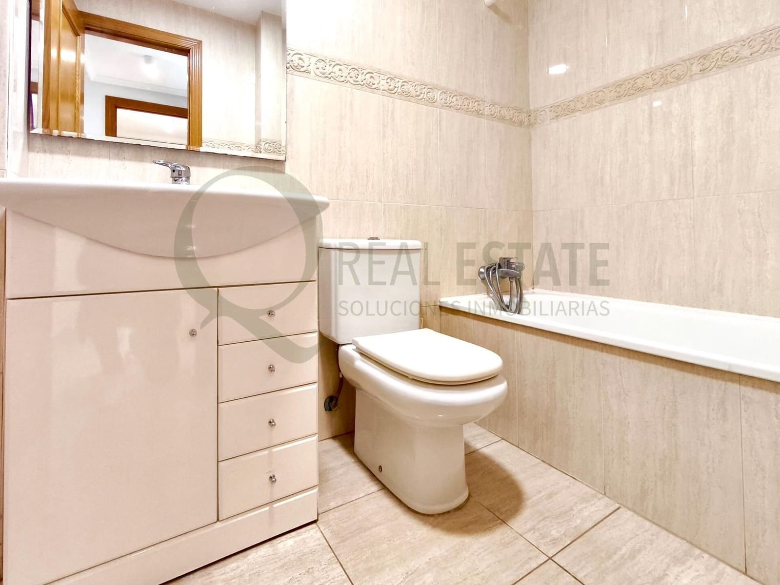 2 sovrum Lägenhet att hyra i Playa de San Juan med pool garage - 1 350 € (Ref: 9645051)