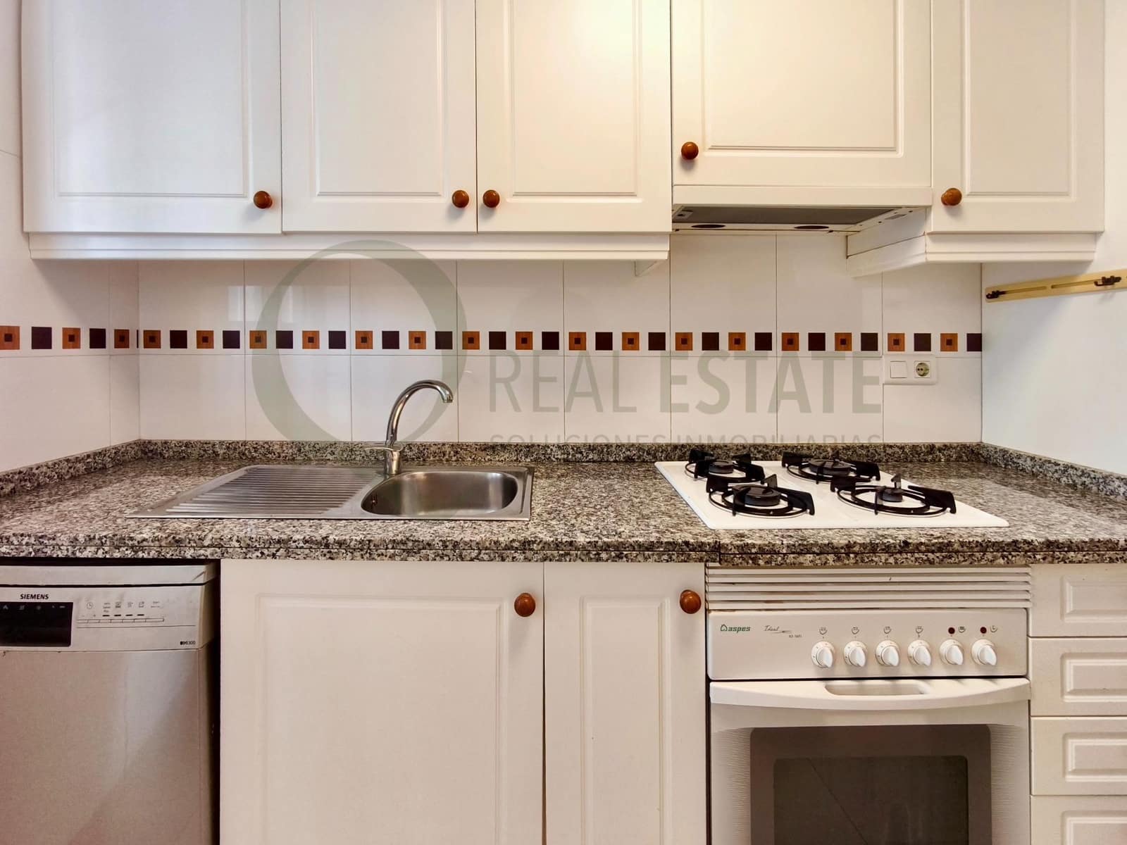 2 sovrum Lägenhet att hyra i Playa de San Juan med pool garage - 1 350 € (Ref: 9645051)