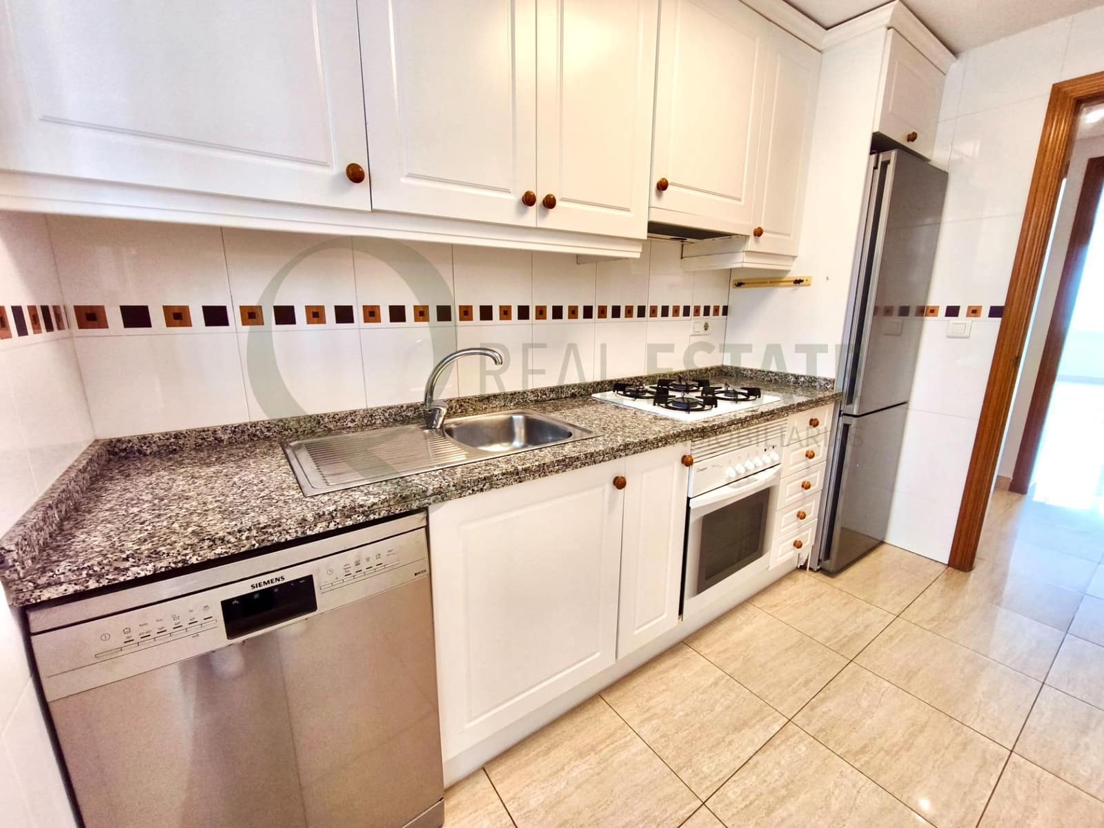 2 sovrum Lägenhet att hyra i Playa de San Juan med pool garage - 1 350 € (Ref: 9645051)