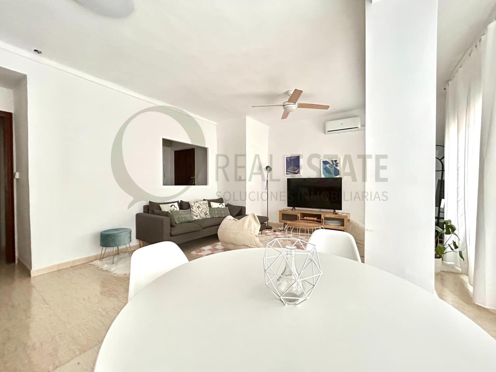 Appartement de 2 chambres à louer à Alicante ville - 1 150 € (Ref: 9645052)