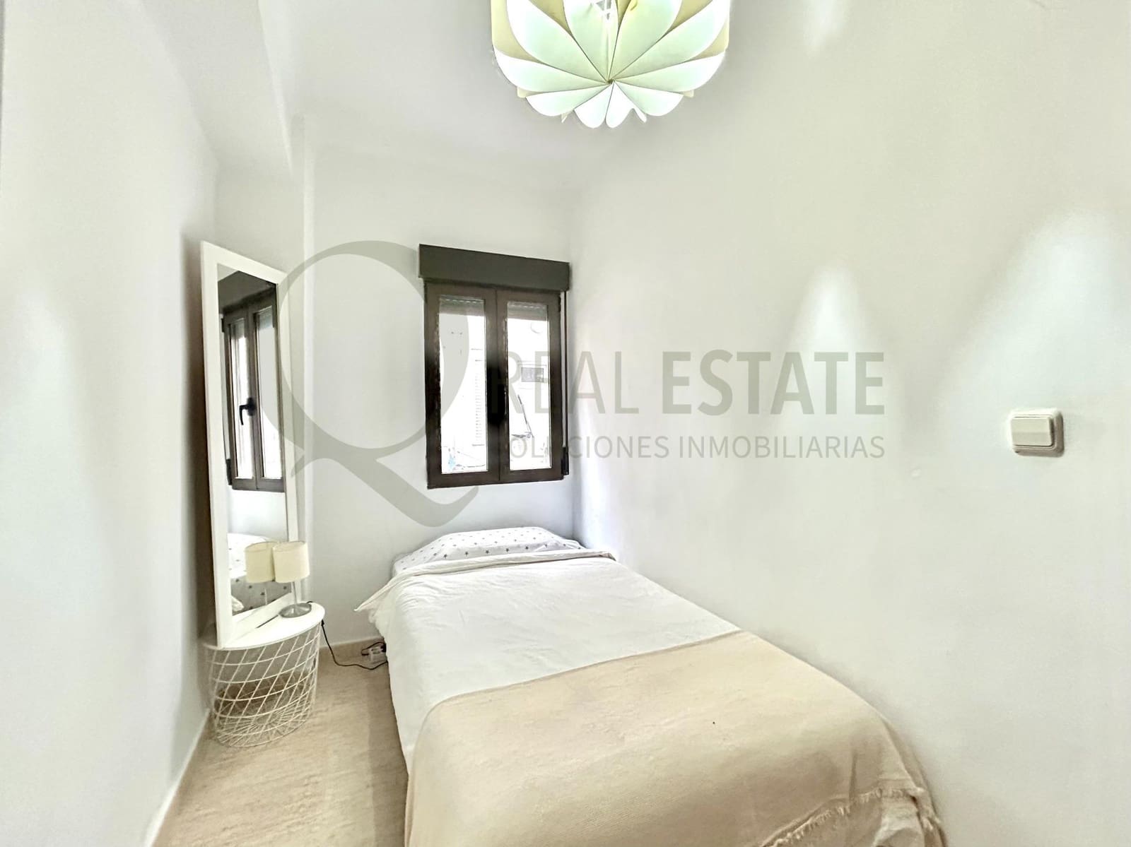 Appartement de 2 chambres à louer à Alicante ville - 1 150 € (Ref: 9645052)