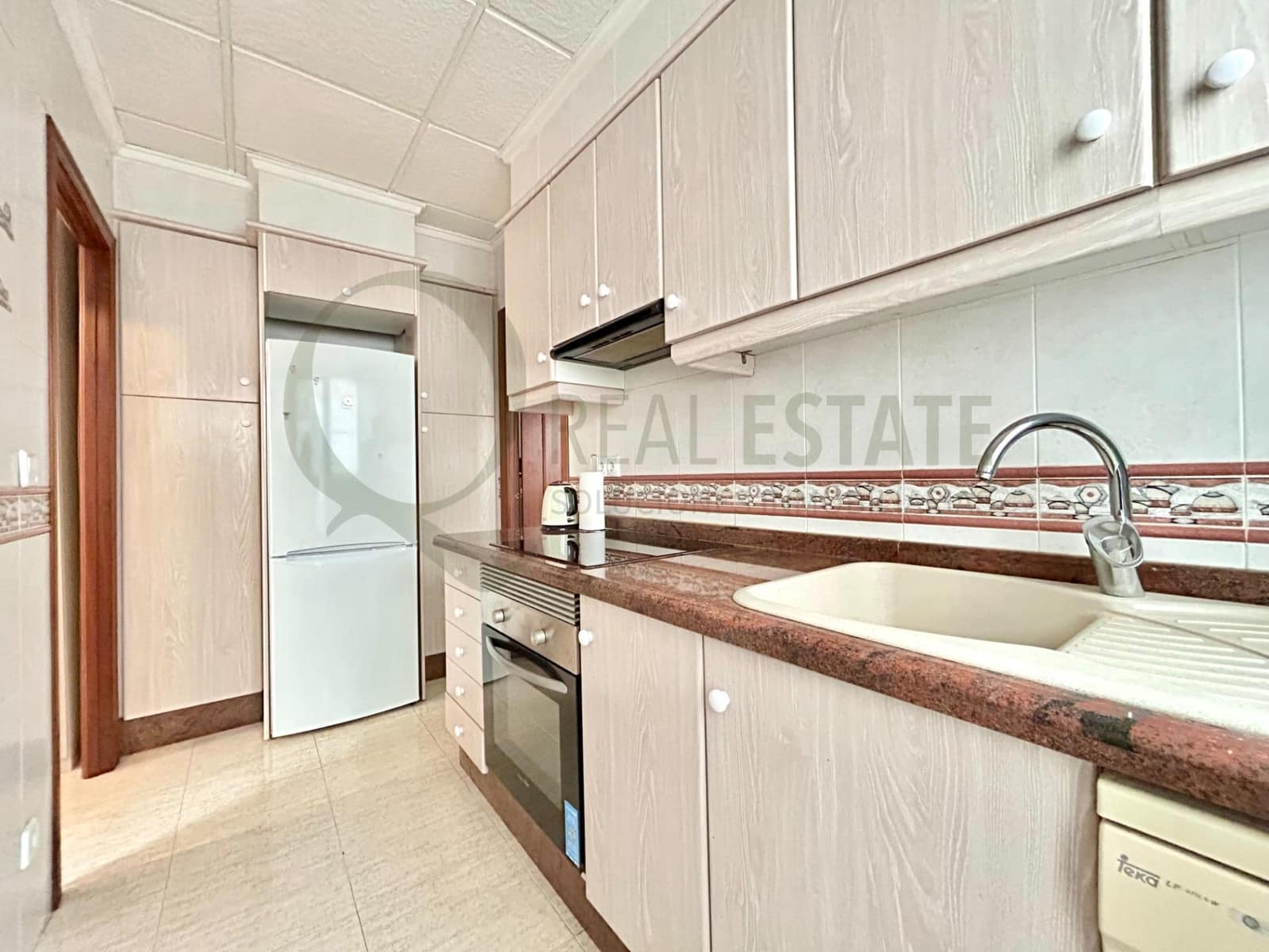 Appartement de 2 chambres à louer à Alicante ville - 1 150 € (Ref: 9645052)