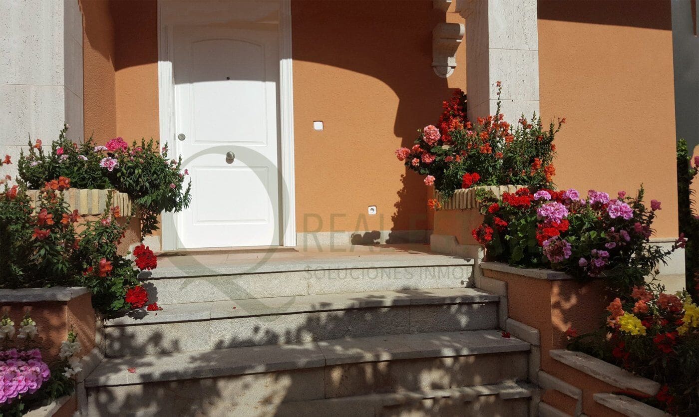 4 Zimmer Villa zu vermieten in Alicante / Alacant Stadt mit Pool Garage - 3.500 € (Ref: 9652034)