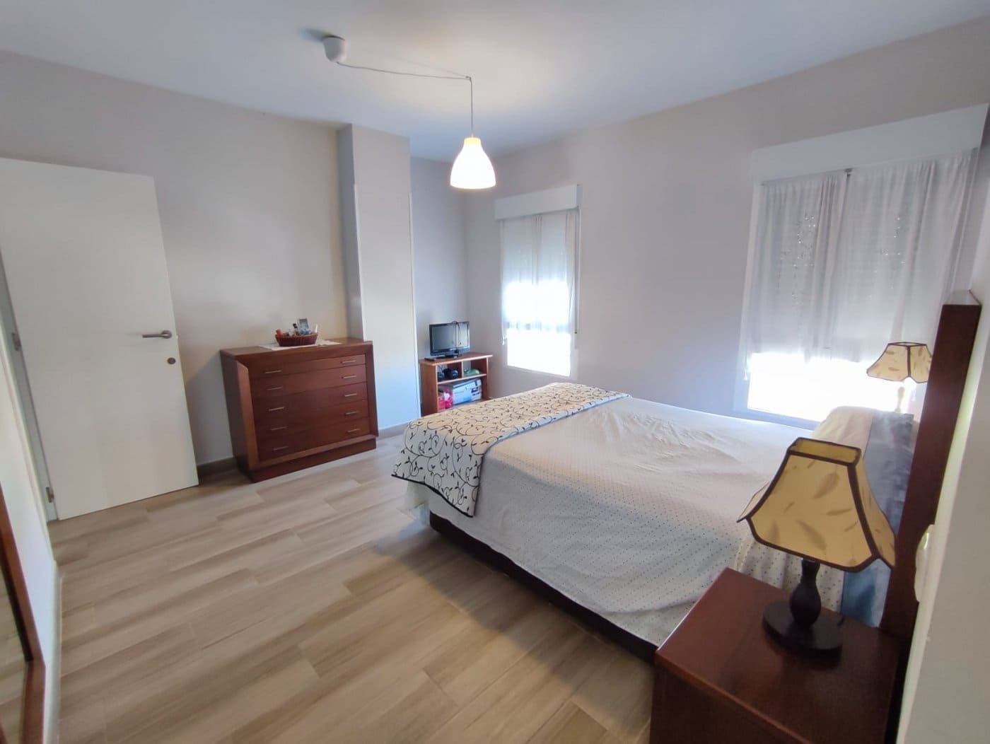 3 bedroom Flat for sale in Alicante / Alacant city - € 275,000 (Ref: 9652037)