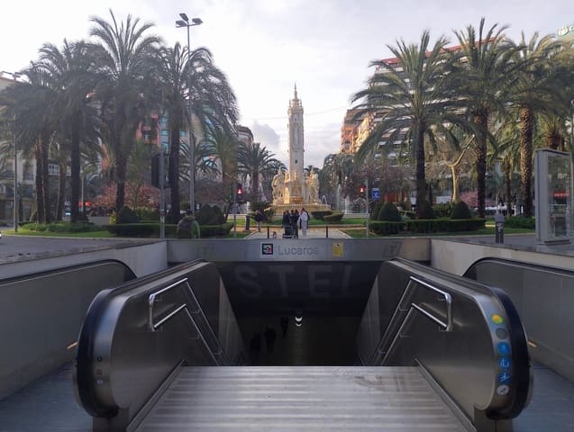 4 bedroom Commercial for rent in Alicante / Alacant city - € 6,000 (Ref: 9674258)