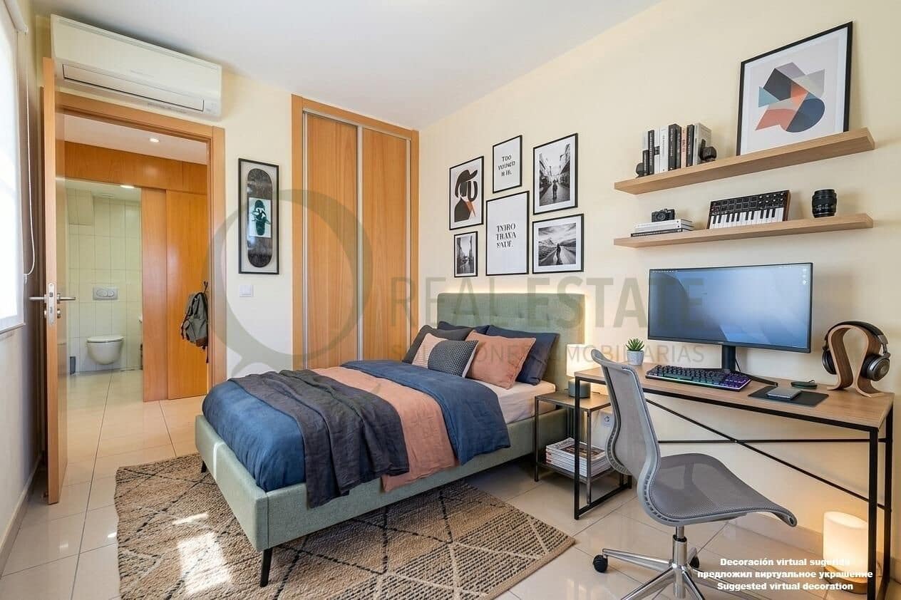 3 bedroom Flat for sale in Playa de San Juan with pool - € 399,000 (Ref: 9674261)