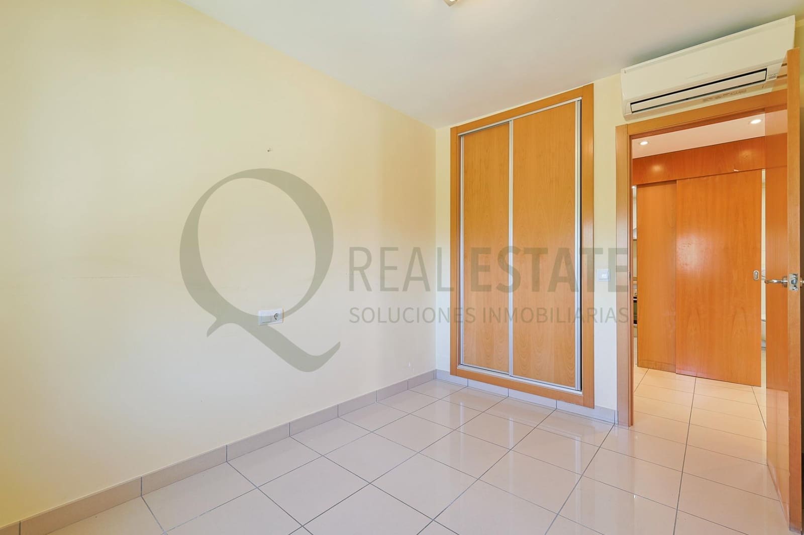 3 bedroom Flat for sale in Playa de San Juan with pool - € 399,000 (Ref: 9674261)