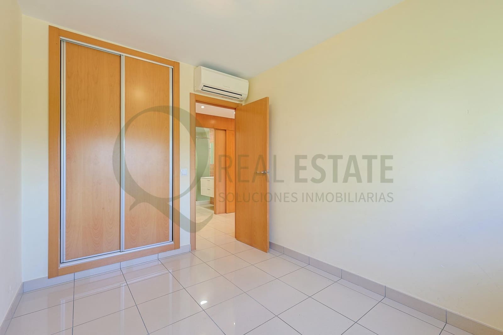 3 bedroom Flat for sale in Playa de San Juan with pool - € 399,000 (Ref: 9674261)