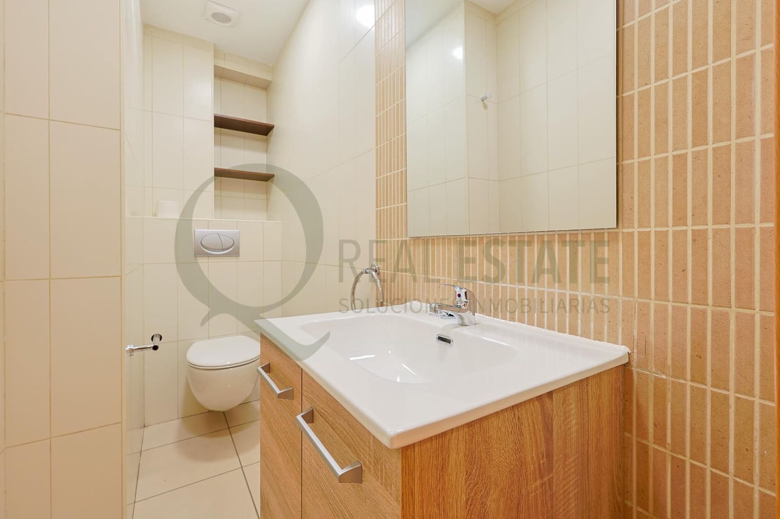 3 bedroom Flat for sale in Playa de San Juan with pool - € 399,000 (Ref: 9674261)