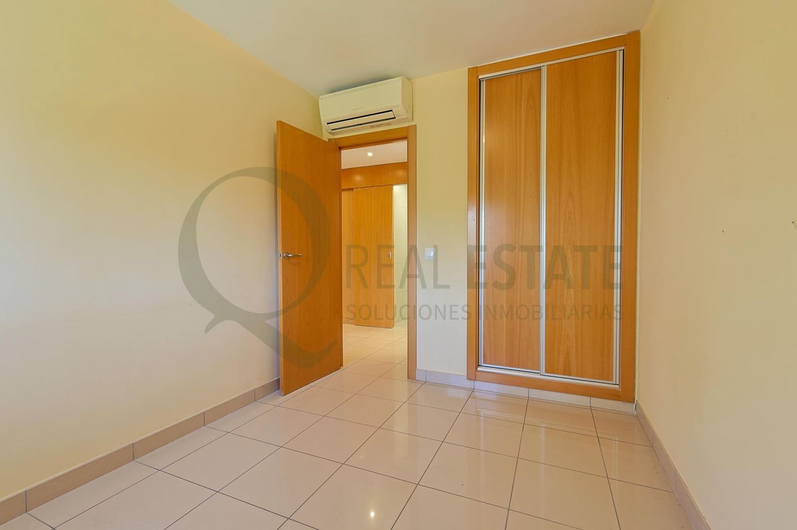 3 bedroom Flat for sale in Playa de San Juan with pool - € 399,000 (Ref: 9674261)