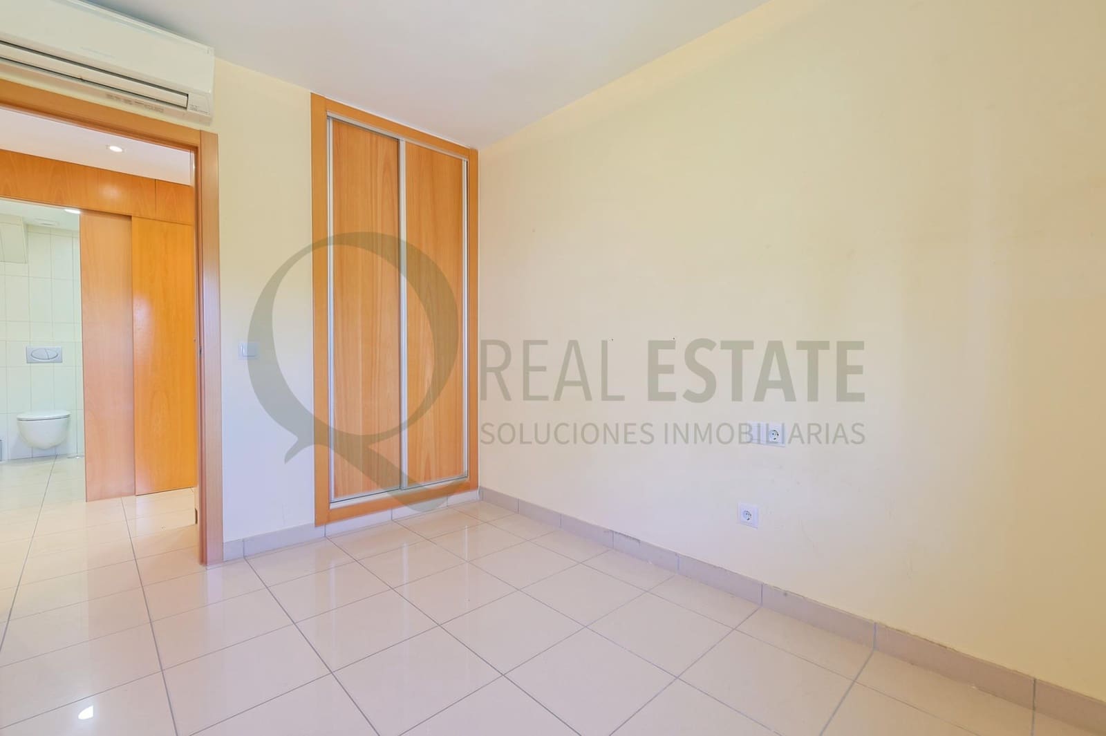 3 bedroom Flat for sale in Playa de San Juan with pool - € 399,000 (Ref: 9674261)