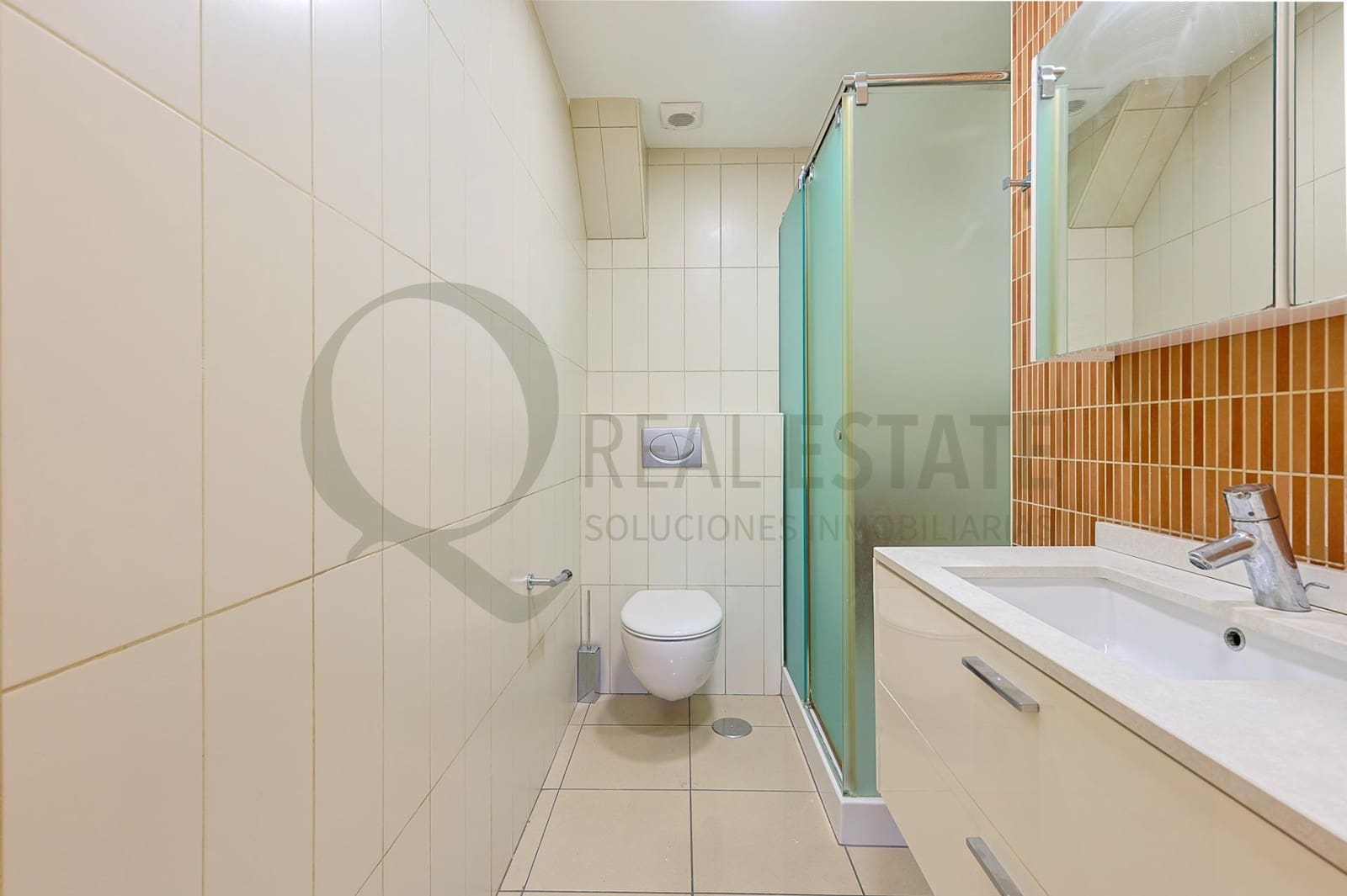 3 bedroom Flat for sale in Playa de San Juan with pool - € 399,000 (Ref: 9674261)