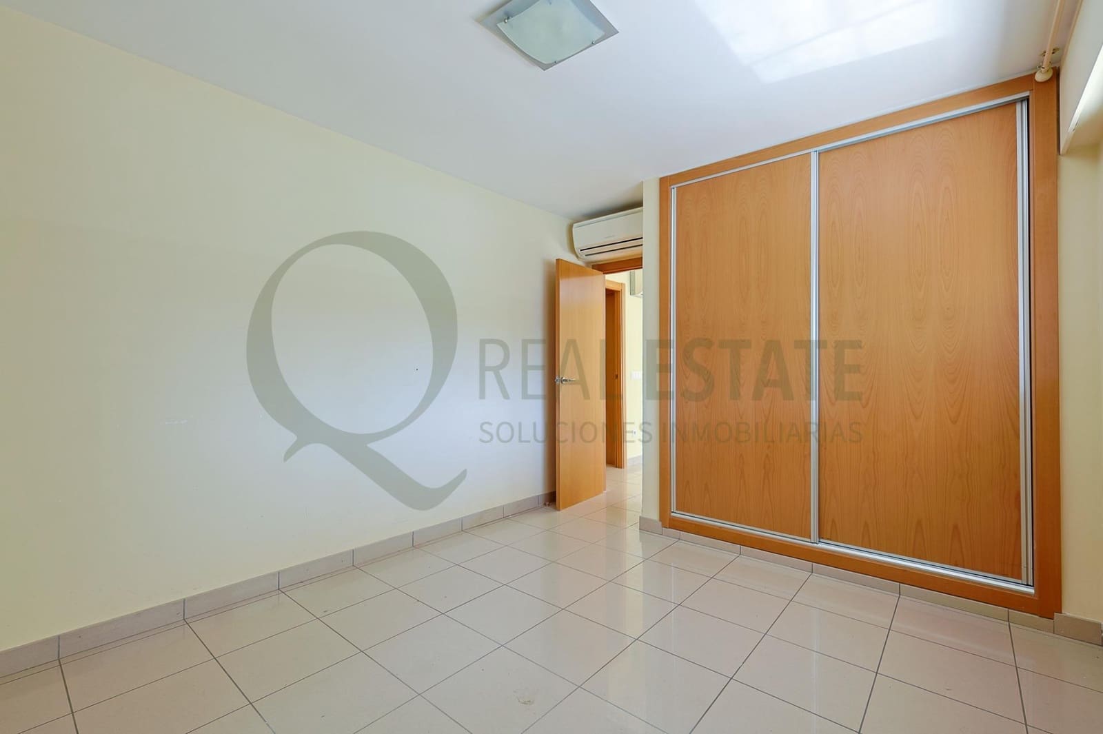 3 bedroom Flat for sale in Playa de San Juan with pool - € 399,000 (Ref: 9674261)