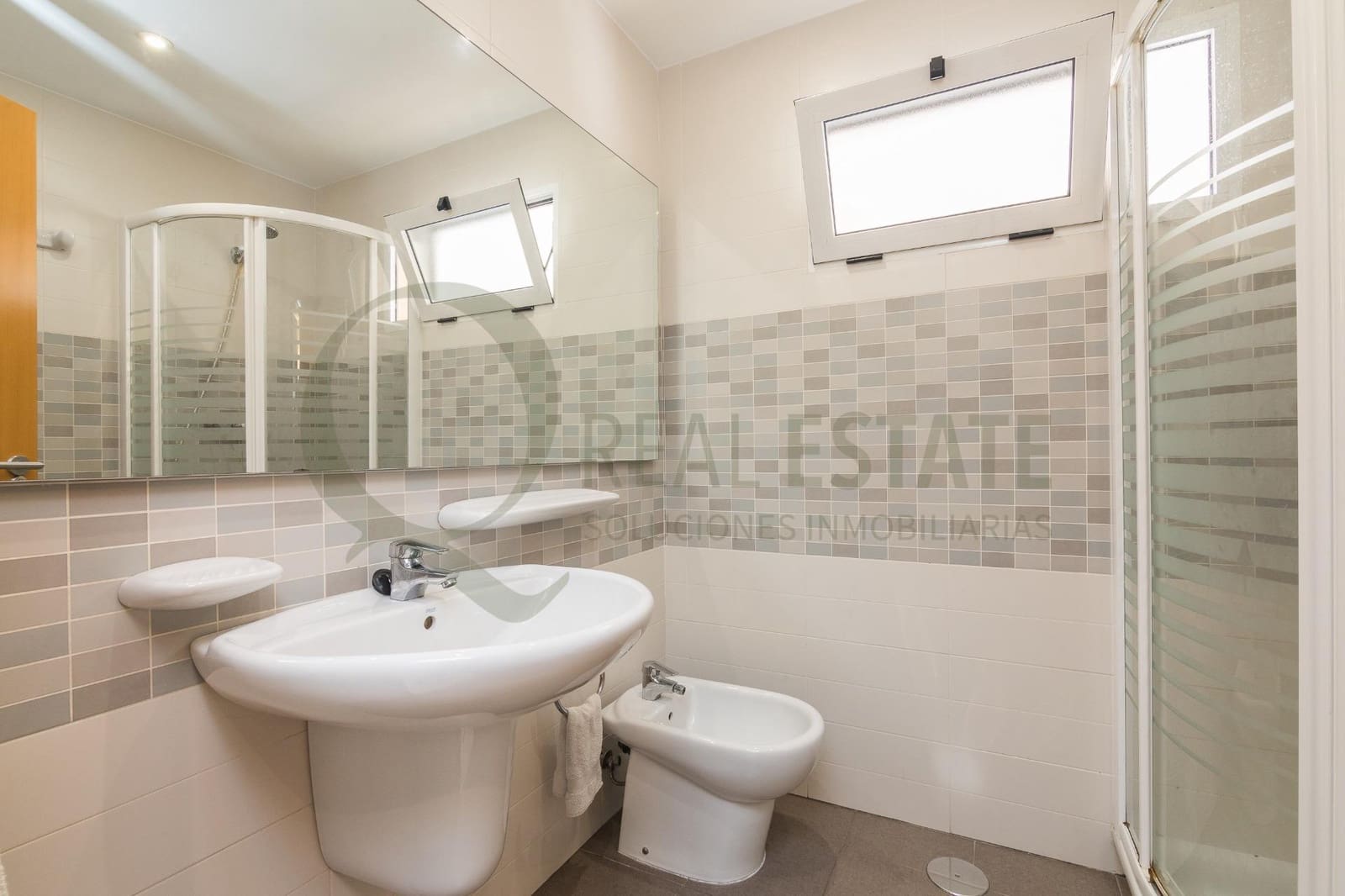 3 bedroom Flat for rent in Playa de San Juan with pool garage - € 1,700 (Ref: 9682500)