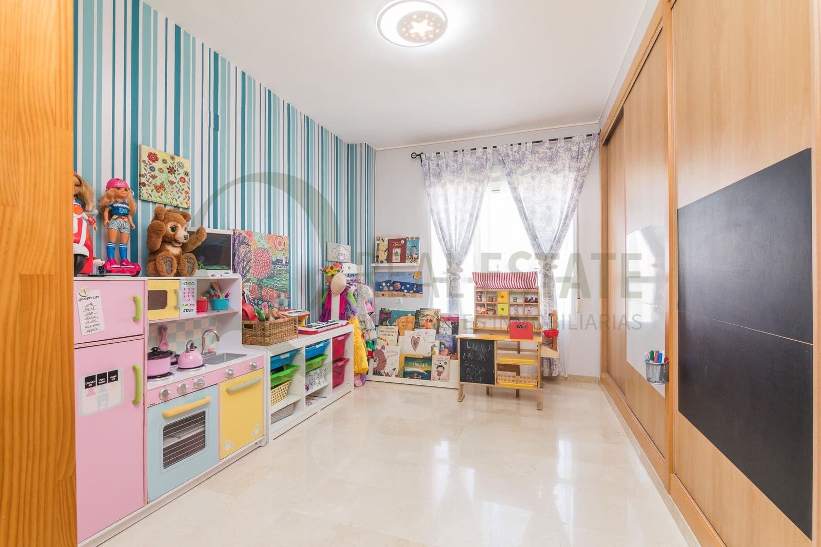 3 bedroom Flat for rent in Playa de San Juan with pool garage - € 1,700 (Ref: 9682500)