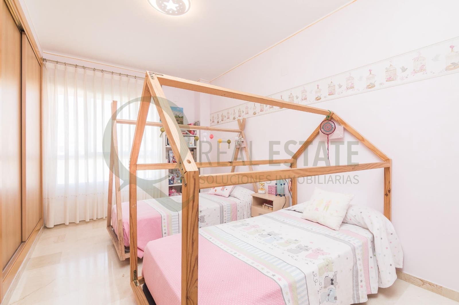 3 bedroom Flat for rent in Playa de San Juan with pool garage - € 1,700 (Ref: 9682500)