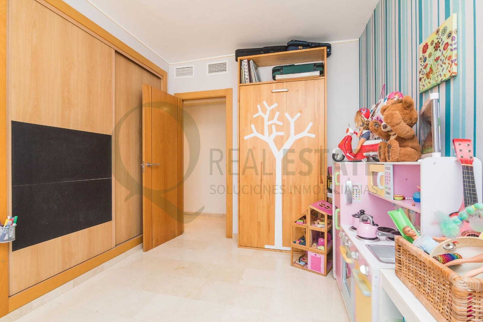 3 bedroom Flat for rent in Playa de San Juan with pool garage - € 1,700 (Ref: 9682500)