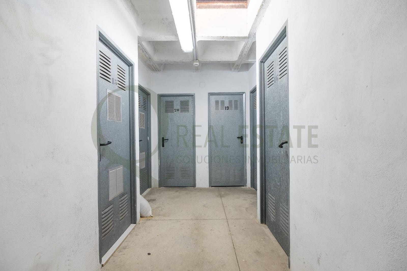 3 bedroom Flat for rent in Playa de San Juan with pool garage - € 1,700 (Ref: 9682500)