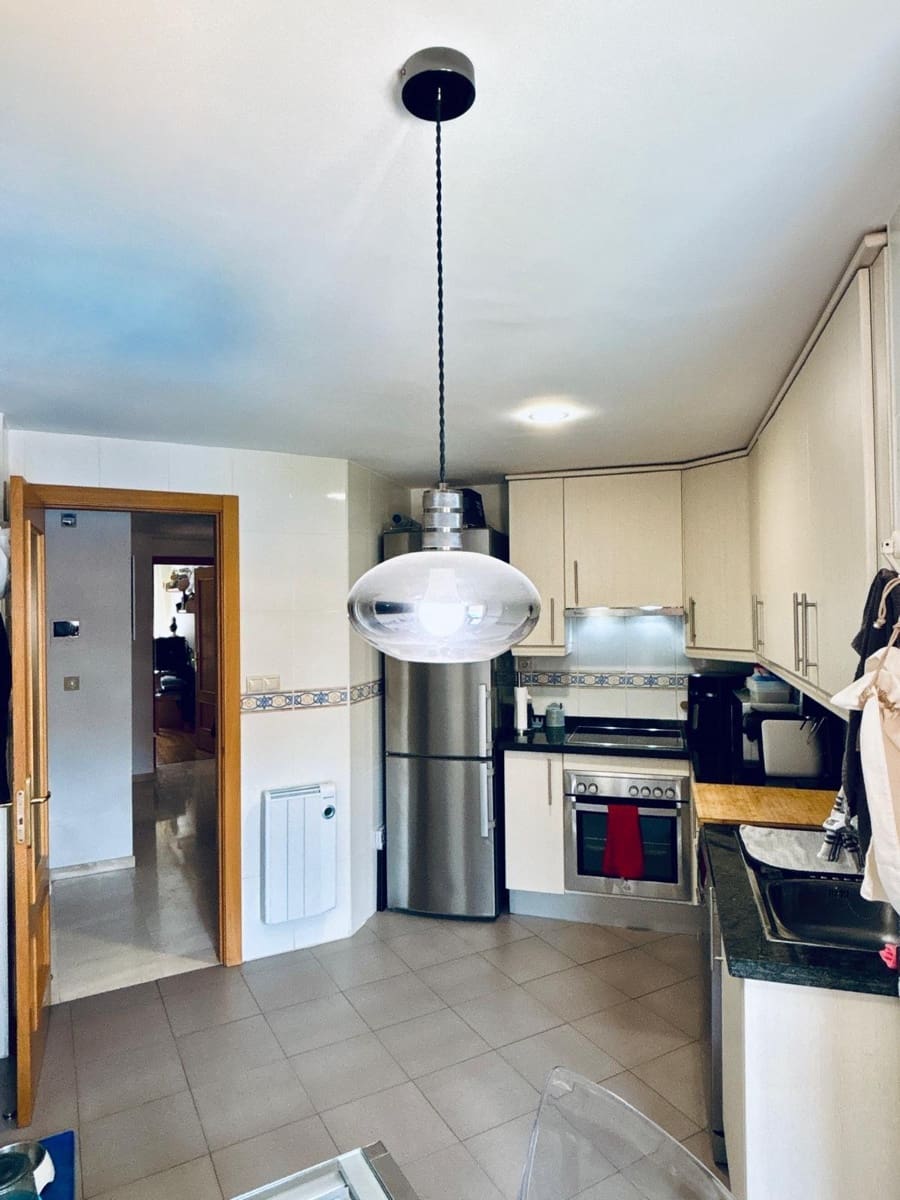 2 bedroom Flat for sale in Alicante / Alacant city with pool garage - € 319,900 (Ref: 9686472)