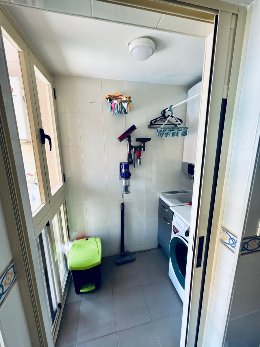 2 bedroom Flat for sale in Alicante / Alacant city with pool garage - € 319,900 (Ref: 9686472)