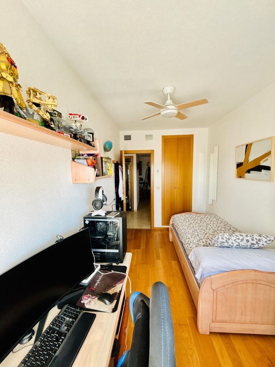 2 bedroom Flat for sale in Alicante / Alacant city with pool garage - € 319,900 (Ref: 9686472)