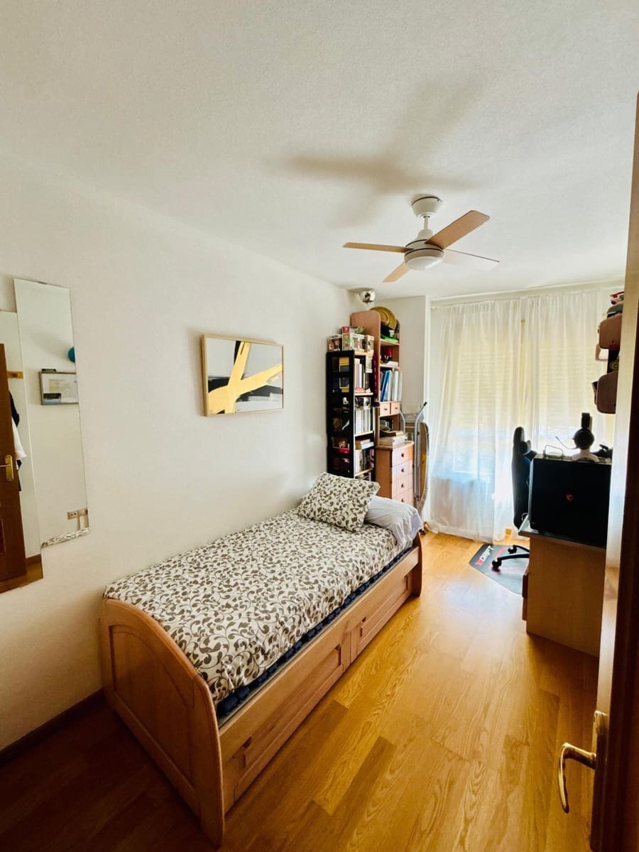 2 bedroom Flat for sale in Alicante / Alacant city with pool garage - € 319,900 (Ref: 9686472)