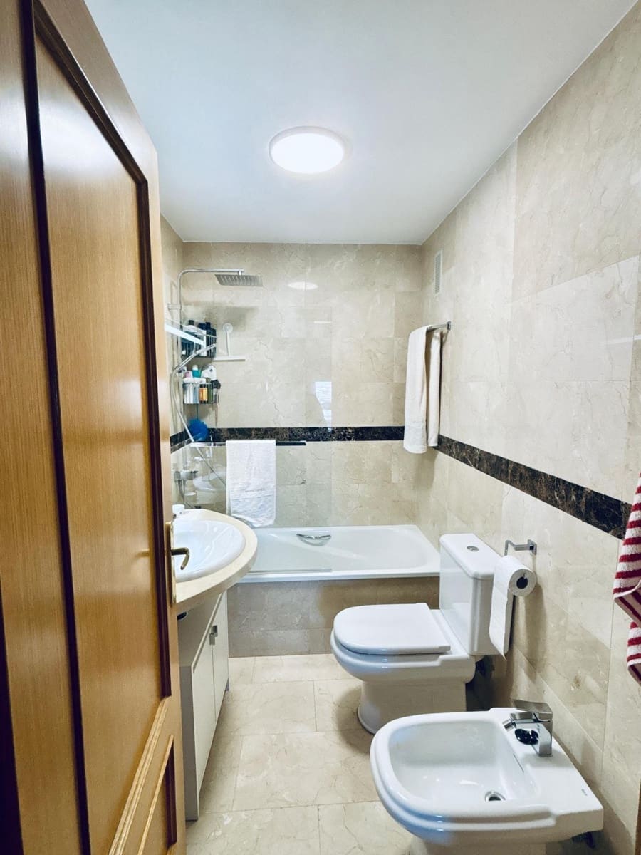 2 bedroom Flat for sale in Alicante / Alacant city with pool garage - € 319,900 (Ref: 9686472)