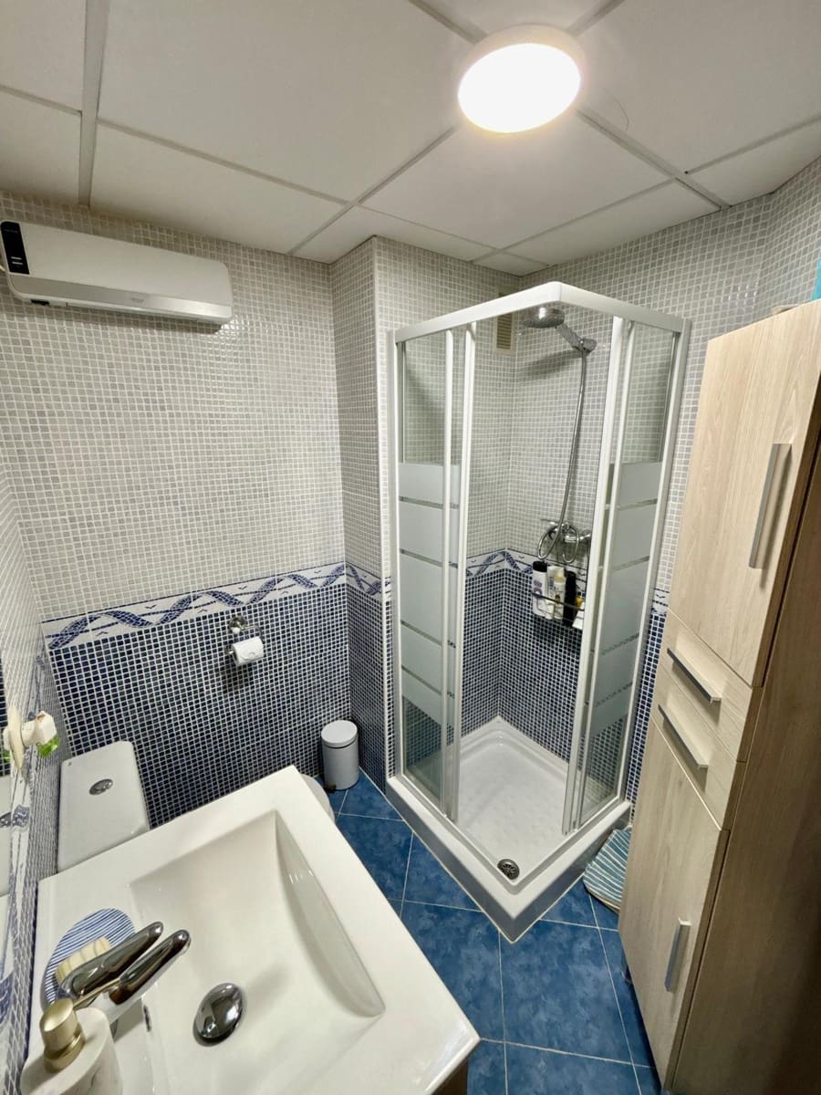 2 bedroom Flat for sale in Alicante / Alacant city with pool garage - € 319,900 (Ref: 9686472)