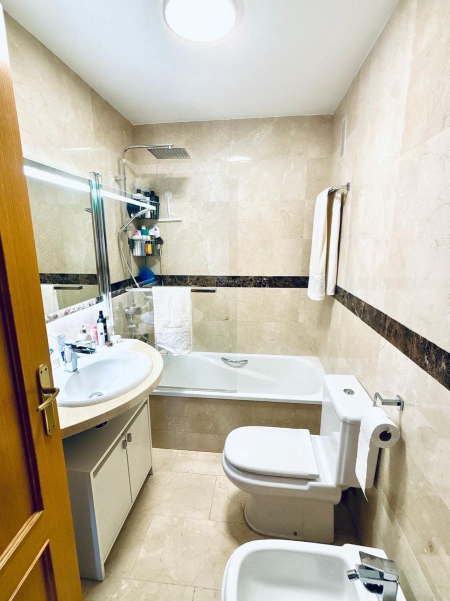 2 bedroom Flat for sale in Alicante / Alacant city with pool garage - € 319,900 (Ref: 9686472)