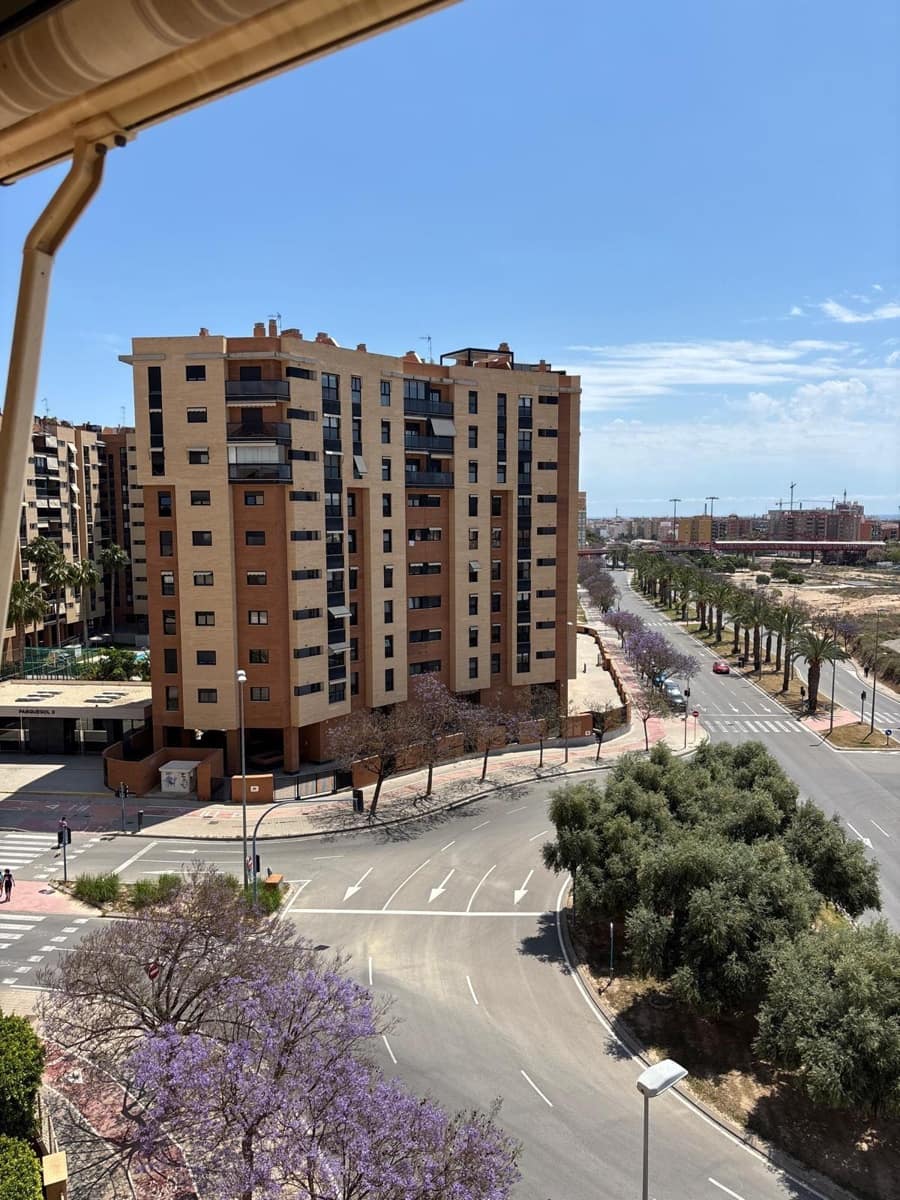 2 bedroom Flat for sale in Alicante / Alacant city with pool garage - € 319,900 (Ref: 9686472)