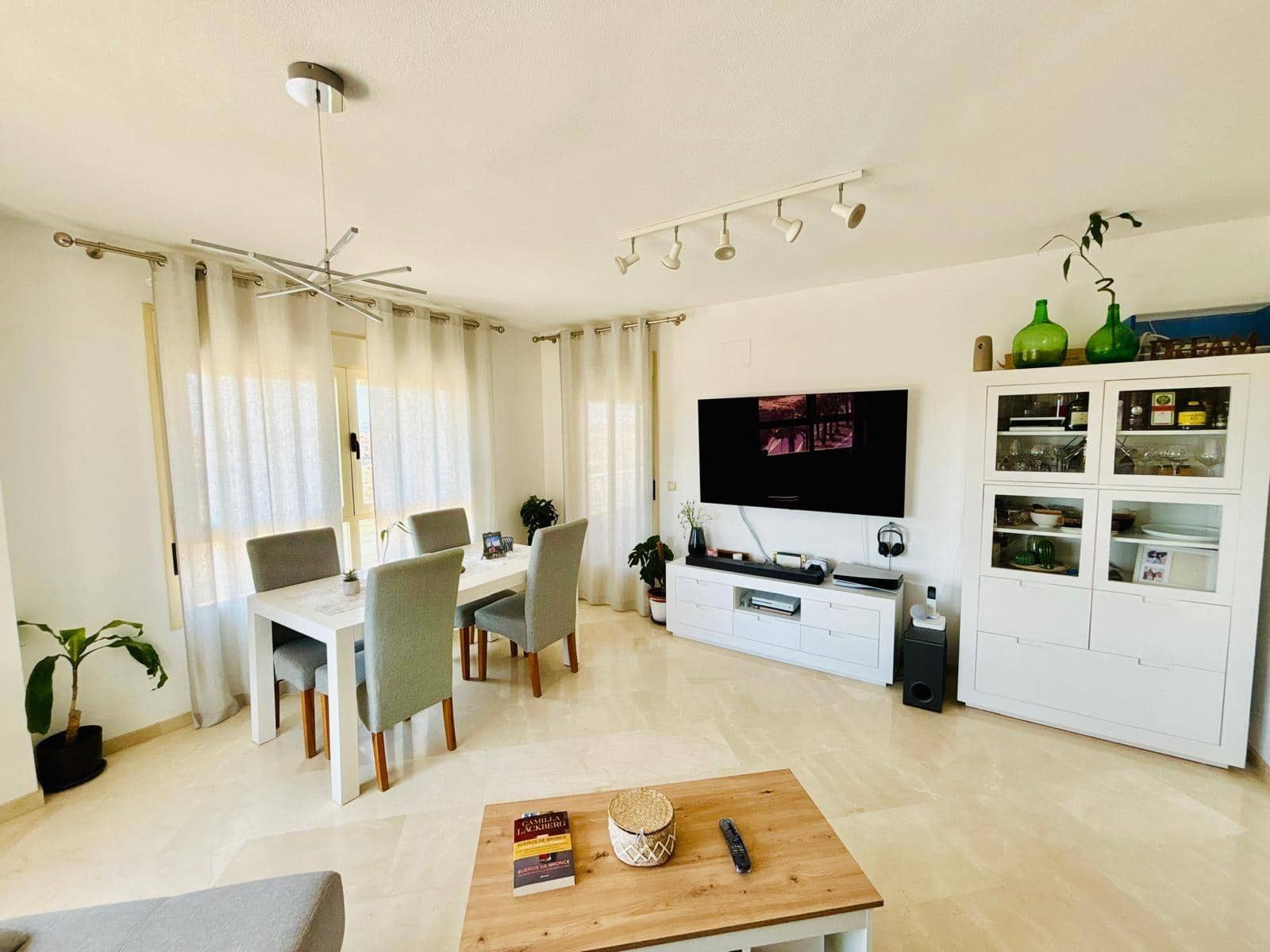 2 bedroom Flat for sale in Alicante / Alacant city with pool garage - € 319,900 (Ref: 9686472)