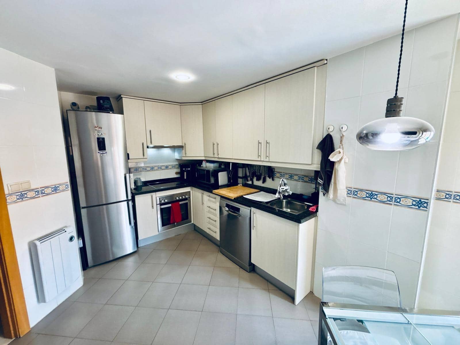 2 bedroom Flat for sale in Alicante / Alacant city with pool garage - € 319,900 (Ref: 9686472)