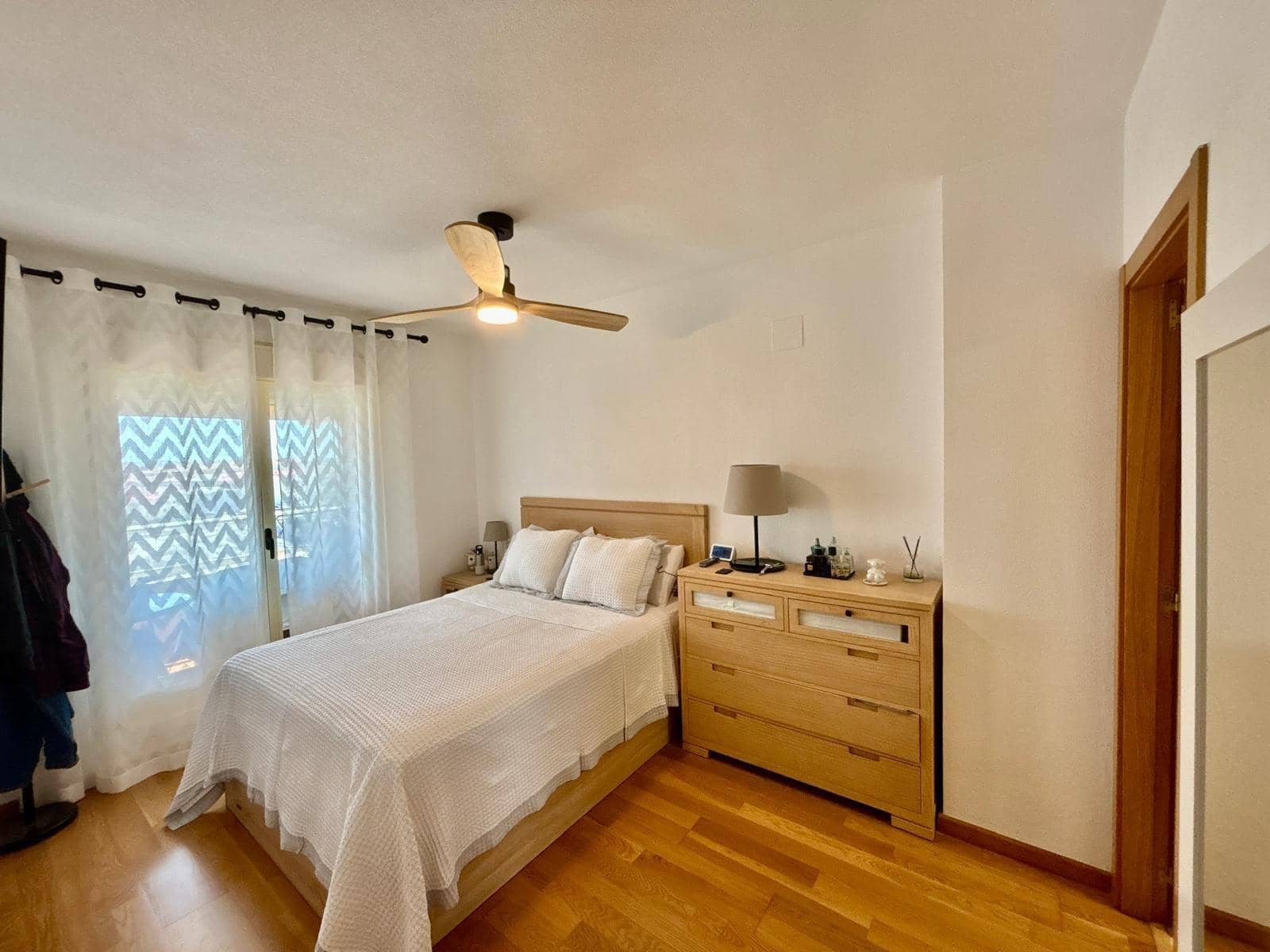 2 bedroom Flat for sale in Alicante / Alacant city with pool garage - € 319,900 (Ref: 9686472)