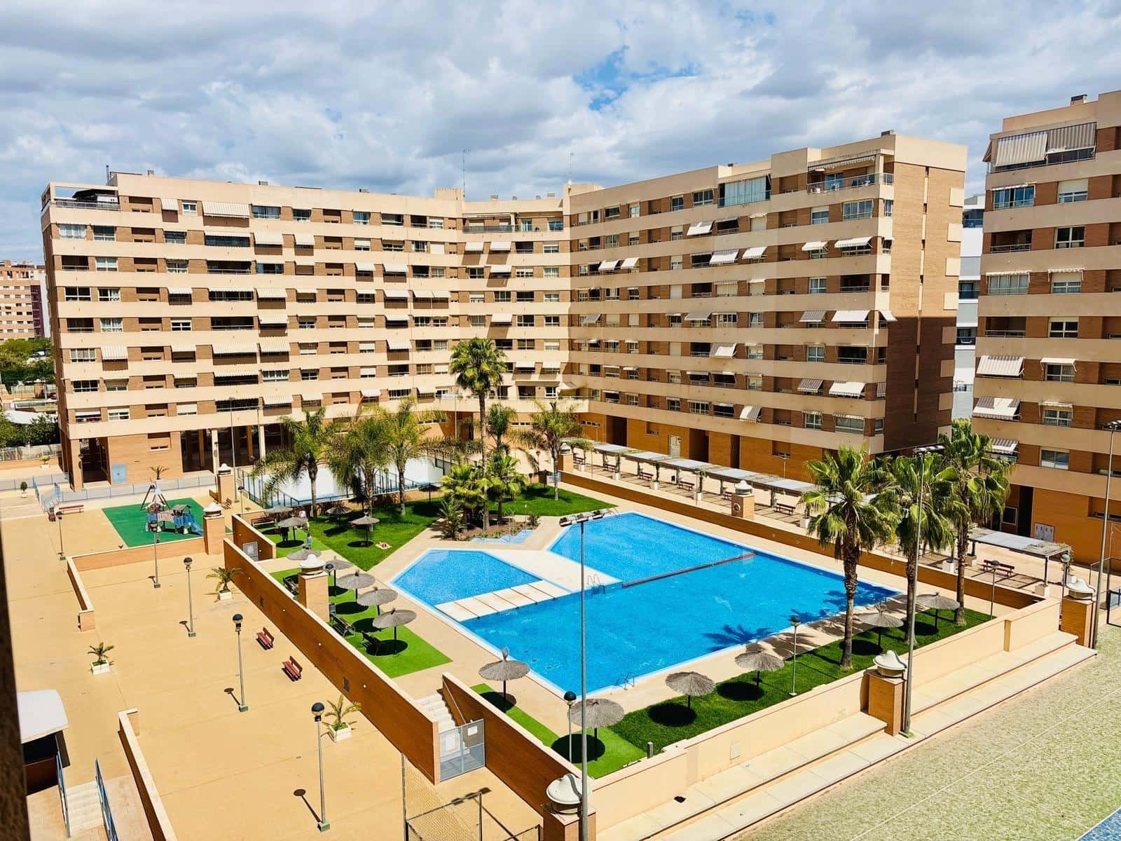 2 bedroom Flat for sale in Alicante / Alacant city with pool garage - € 319,900 (Ref: 9686472)