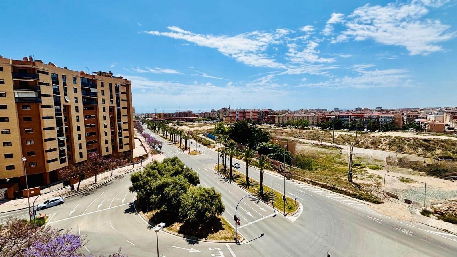 2 bedroom Flat for sale in Alicante / Alacant city with pool garage - € 319,900 (Ref: 9686472)