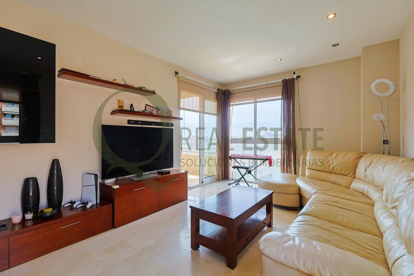 4 makuuhuone Asunto myytävänä paikassa Playa de San Juan mukana uima-altaan 
autotalli - 439 000 € (Ref: 9695374)