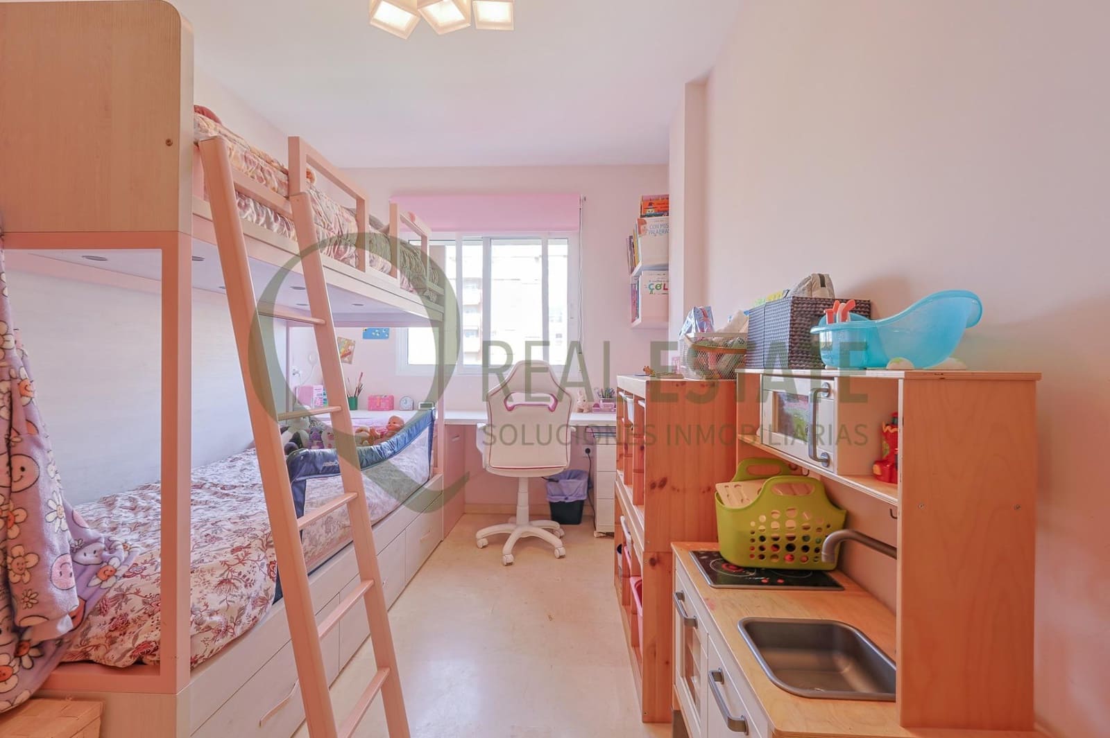 4 makuuhuone Asunto myytävänä paikassa Playa de San Juan mukana uima-altaan 
autotalli - 439 000 € (Ref: 9695374)