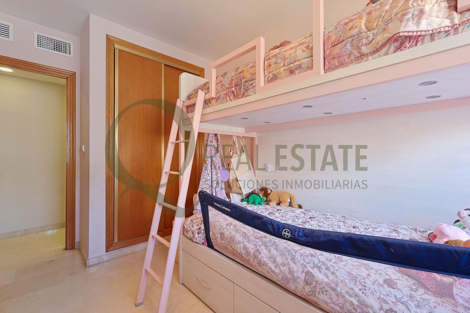 4 makuuhuone Asunto myytävänä paikassa Playa de San Juan mukana uima-altaan 
autotalli - 439 000 € (Ref: 9695374)