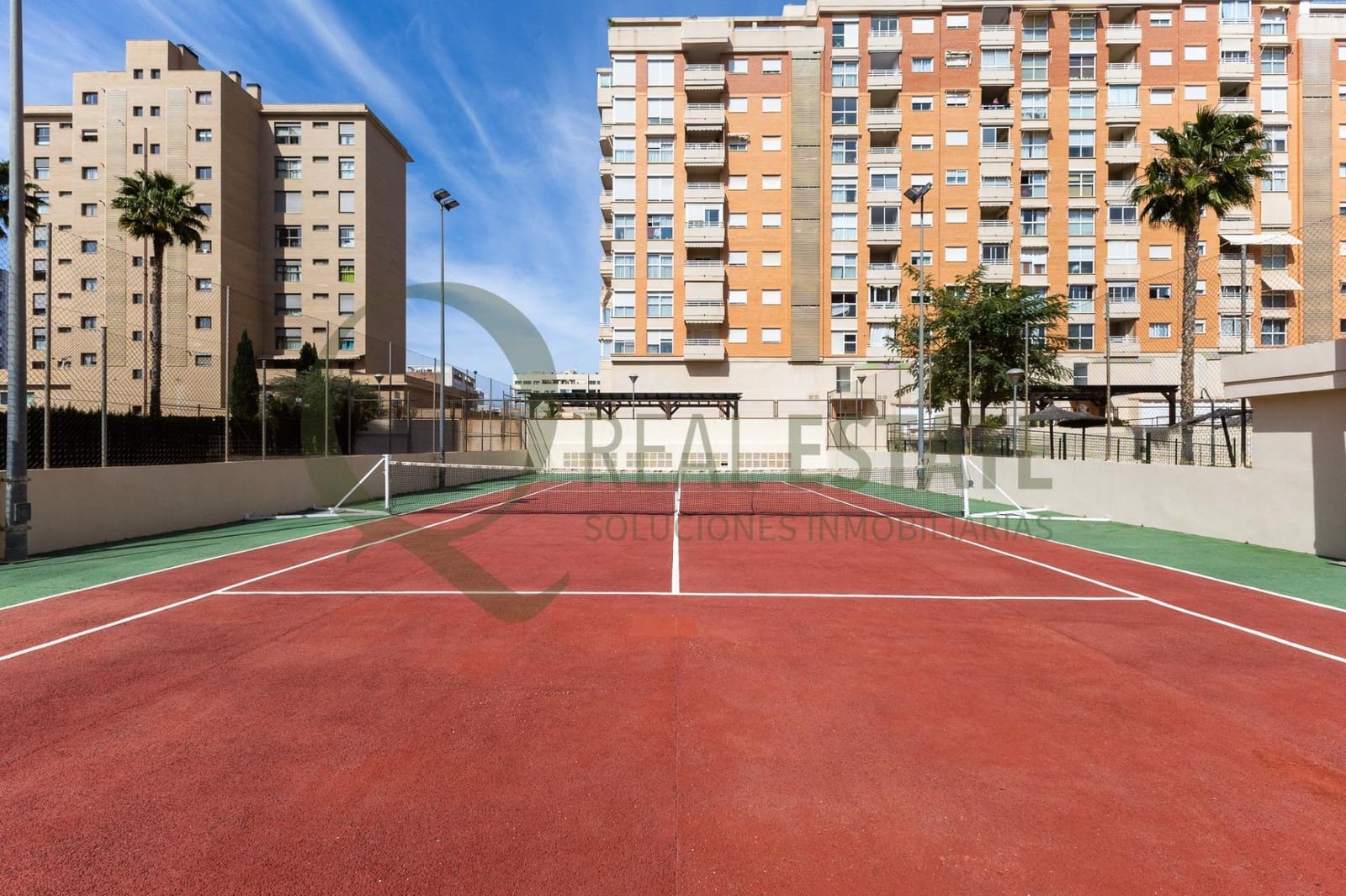 4 makuuhuone Asunto myytävänä paikassa Playa de San Juan mukana uima-altaan 
autotalli - 439 000 € (Ref: 9695374)