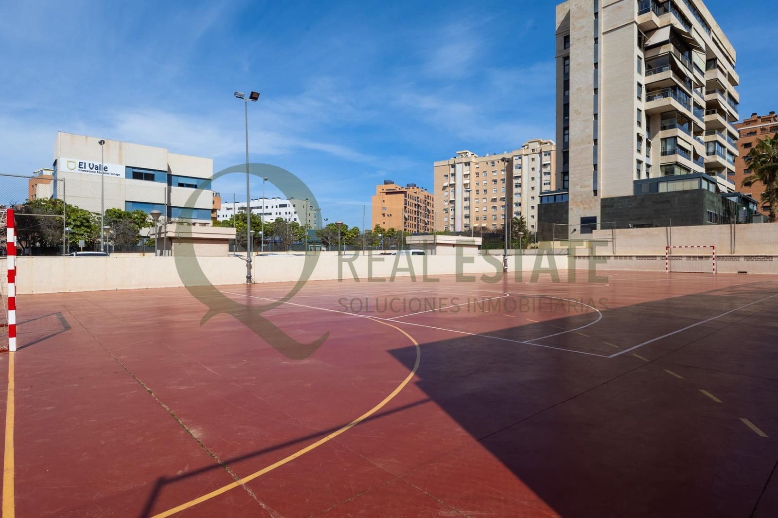 4 makuuhuone Asunto myytävänä paikassa Playa de San Juan mukana uima-altaan 
autotalli - 439 000 € (Ref: 9695374)