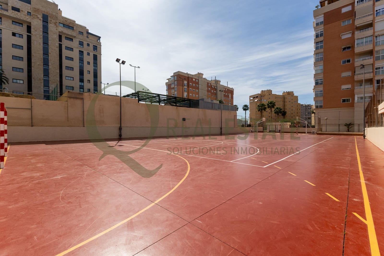 4 makuuhuone Asunto myytävänä paikassa Playa de San Juan mukana uima-altaan 
autotalli - 439 000 € (Ref: 9695374)