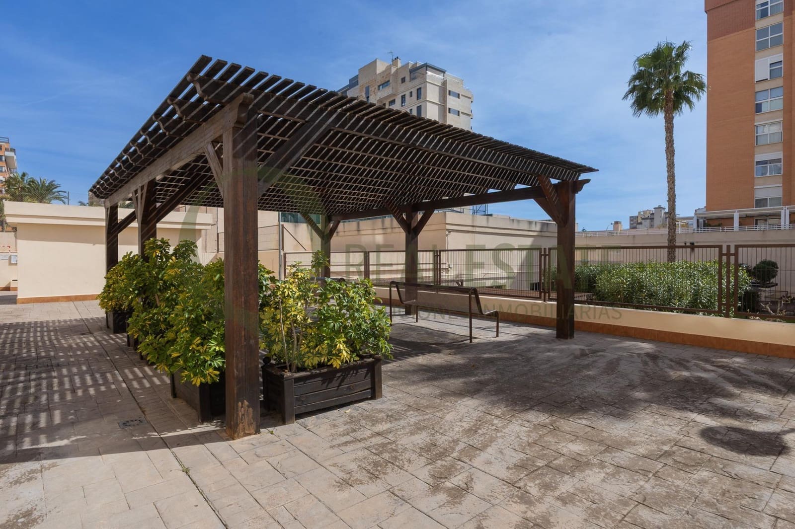 4 makuuhuone Asunto myytävänä paikassa Playa de San Juan mukana uima-altaan 
autotalli - 439 000 € (Ref: 9695374)