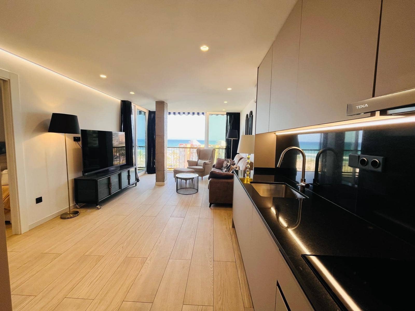 2 slaapkamer Flat te koop in Playa de San Juan met zwembad garage - € 510.000 (Ref: 9711993)