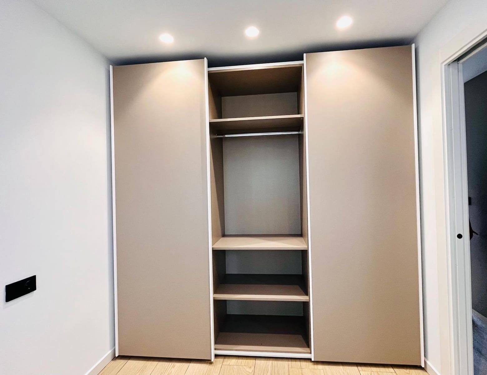 2 slaapkamer Flat te koop in Playa de San Juan met zwembad garage - € 510.000 (Ref: 9711993)