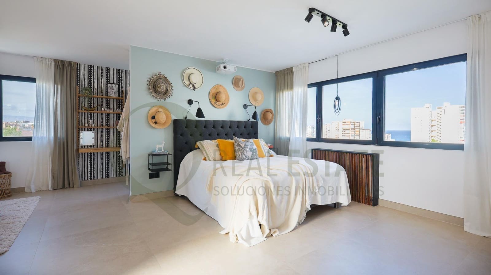 5 quarto Moradia para venda em Playa de San Juan com piscina garagem - 2 900 000 € (Ref: 9711995)