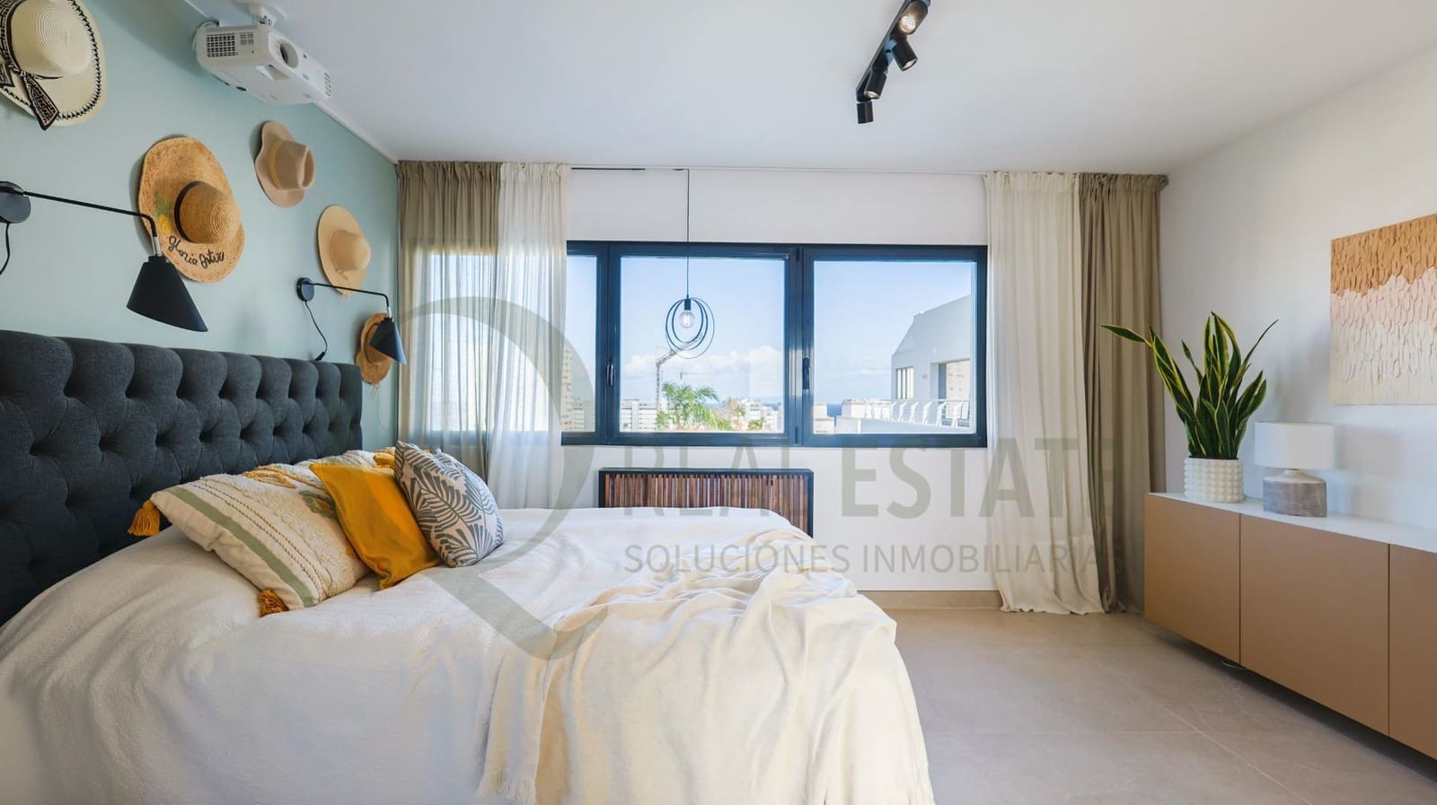 5 quarto Moradia para venda em Playa de San Juan com piscina garagem - 2 900 000 € (Ref: 9711995)